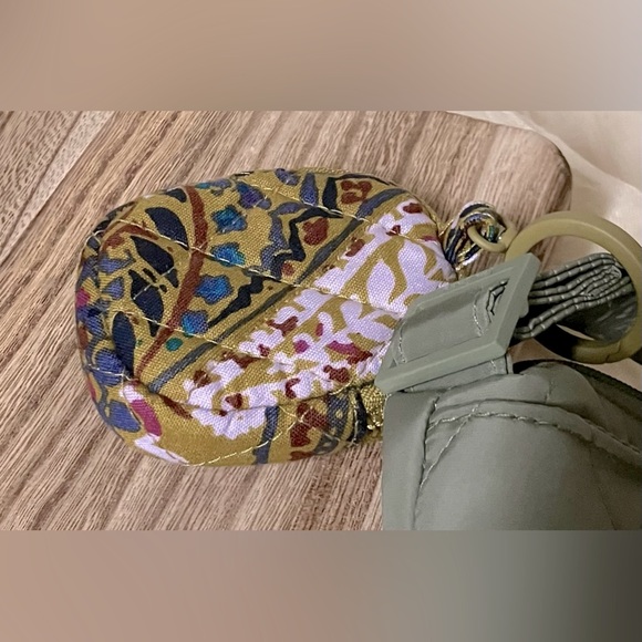 Vera Bradley Olive green puffer tote bag/floral interior w/ air pod pouch - Picture 10 of 12